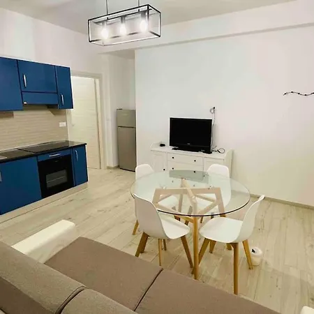 Alba - Parcheggio Gratis, Fronte Caserma, Clima Apartment